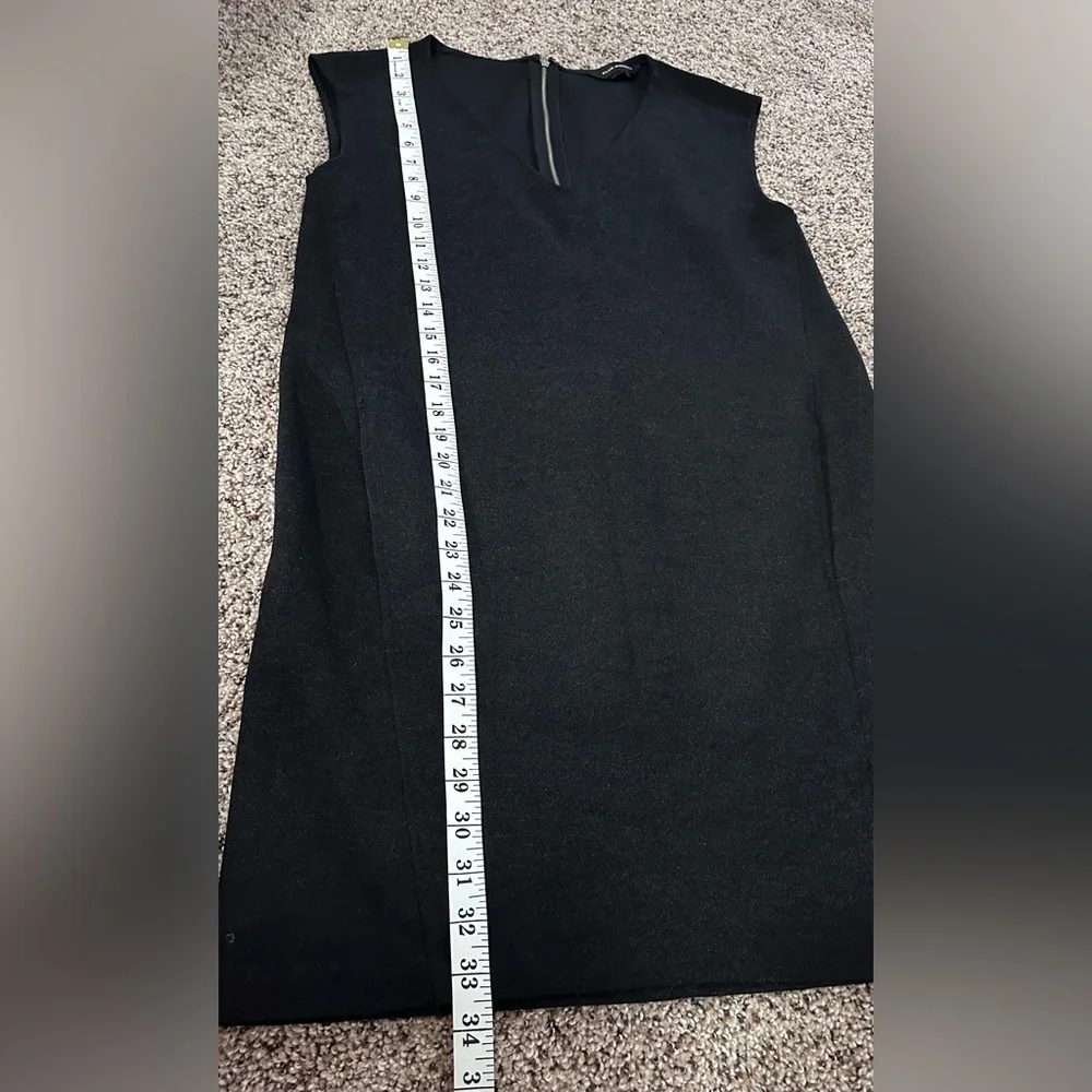 ๐ค Club Monaco V-Neck Top โ Black ๐ค - Picture 8 of 13